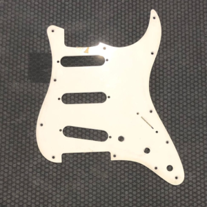 Fender-10861904-1-ply-pickguard-for-Strat-12-holes