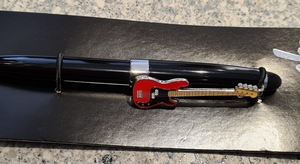 Fender-Pen-Bass-Red