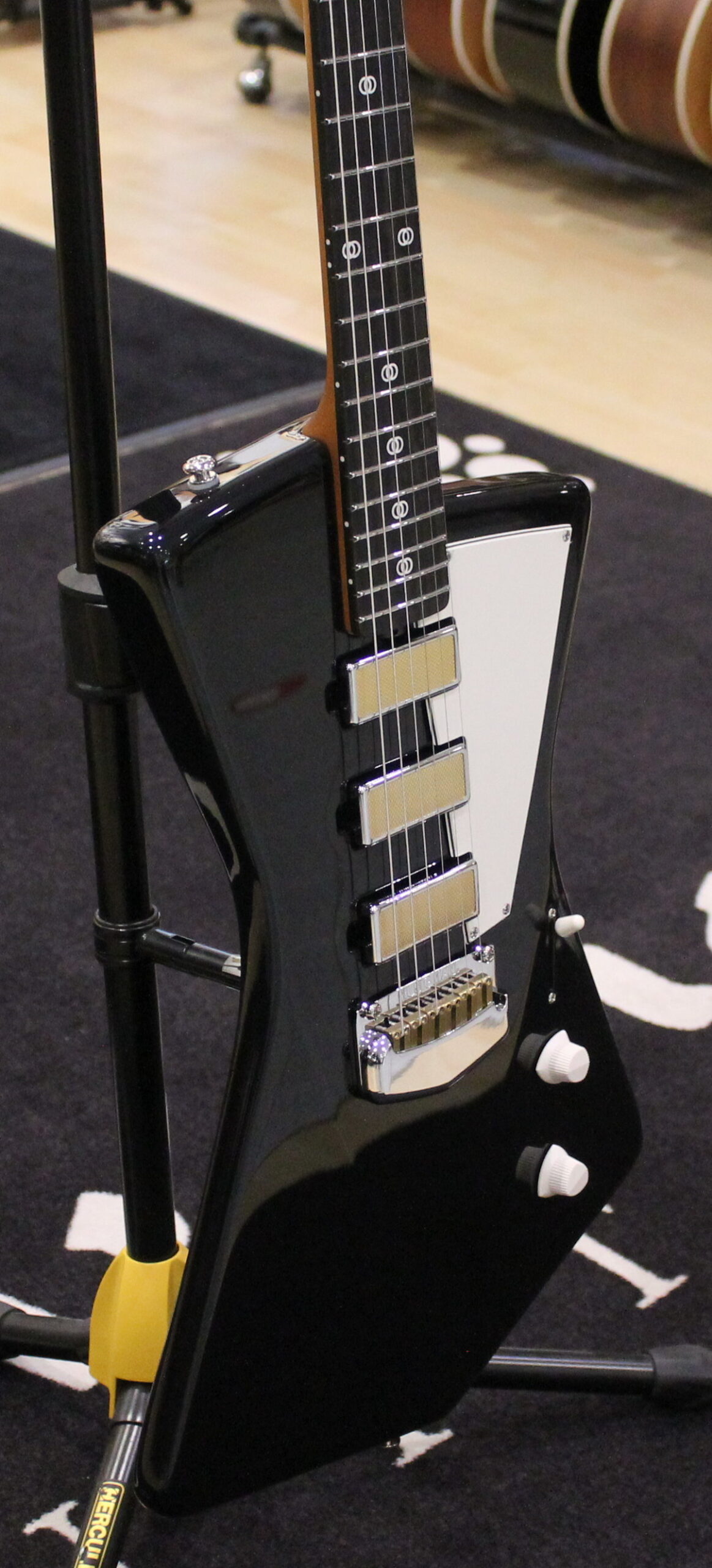 Music Man St. Vincent Goldie Guitar Ebony Fretboard Silk Charmeuse - immagine 3