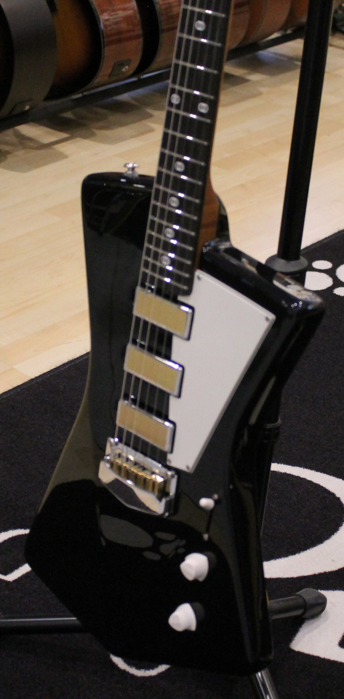 Music Man St. Vincent Goldie Guitar Ebony Fretboard Silk Charmeuse - immagine 5