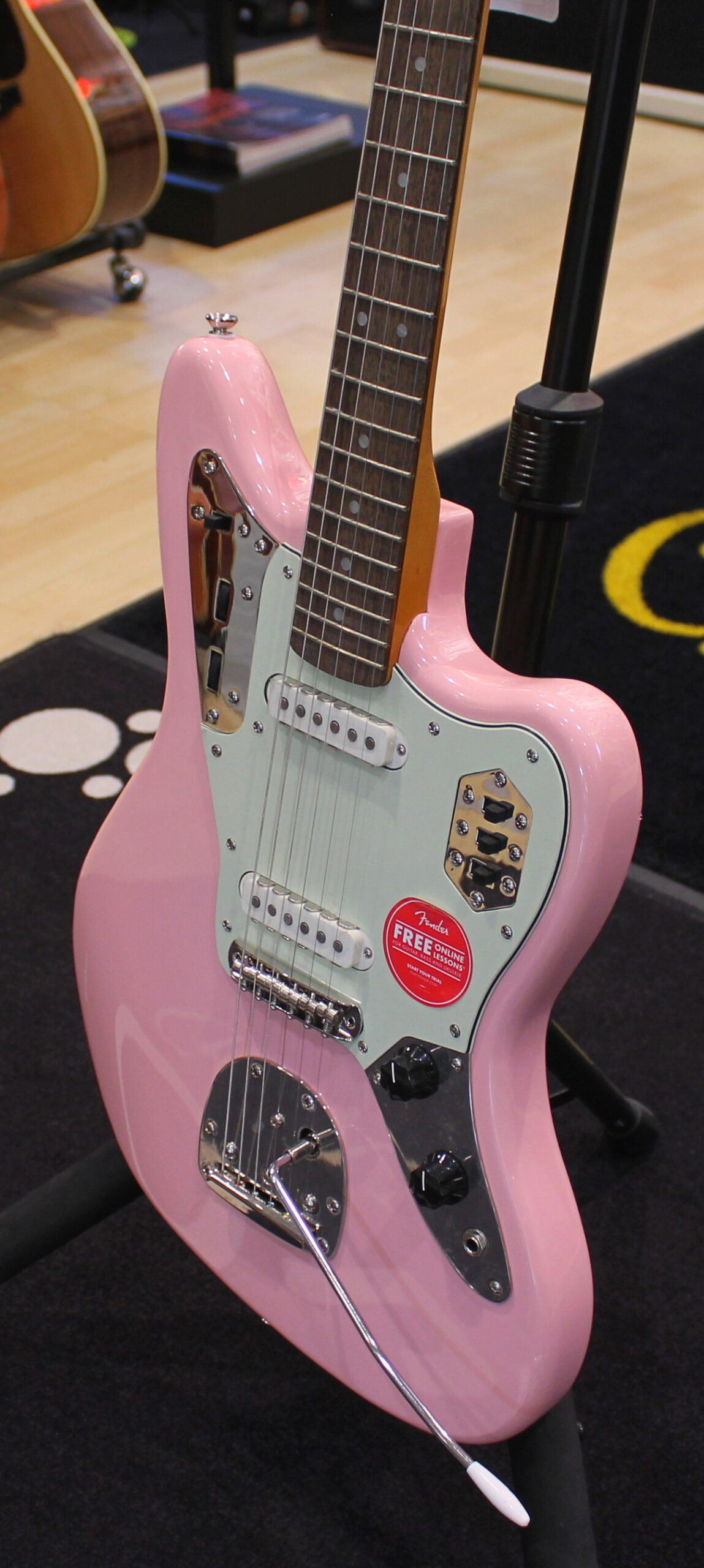 Squier Jaguar FSR Classic Vibe '60 Shell Pink EX DEMO - immagine 4