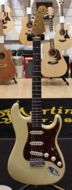 Fender Postmodern Stratocaster Journeyman Relic With Closet Classic Hardware Aged Vintage White