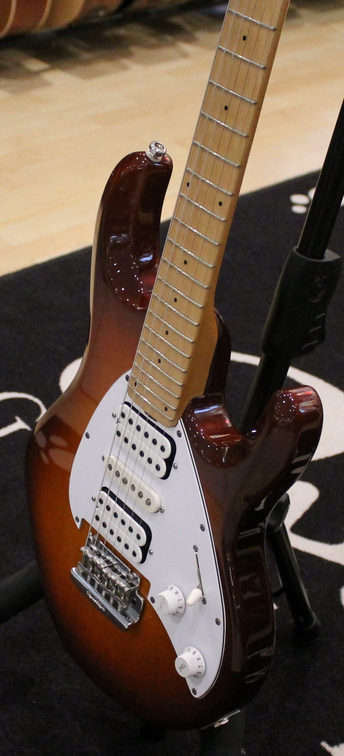 Music Man Silhouette USATO cod. 3822 - immagine 4