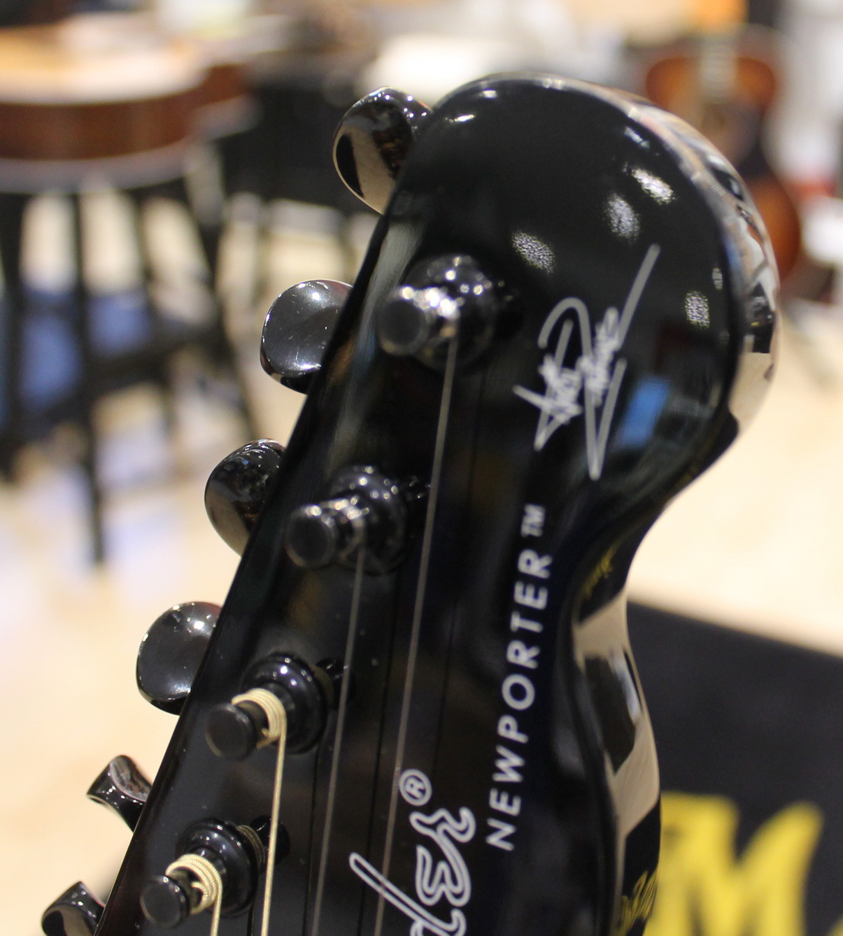 Fender Avril Lavigne Newporter USATO cod. 17922 - immagine 9