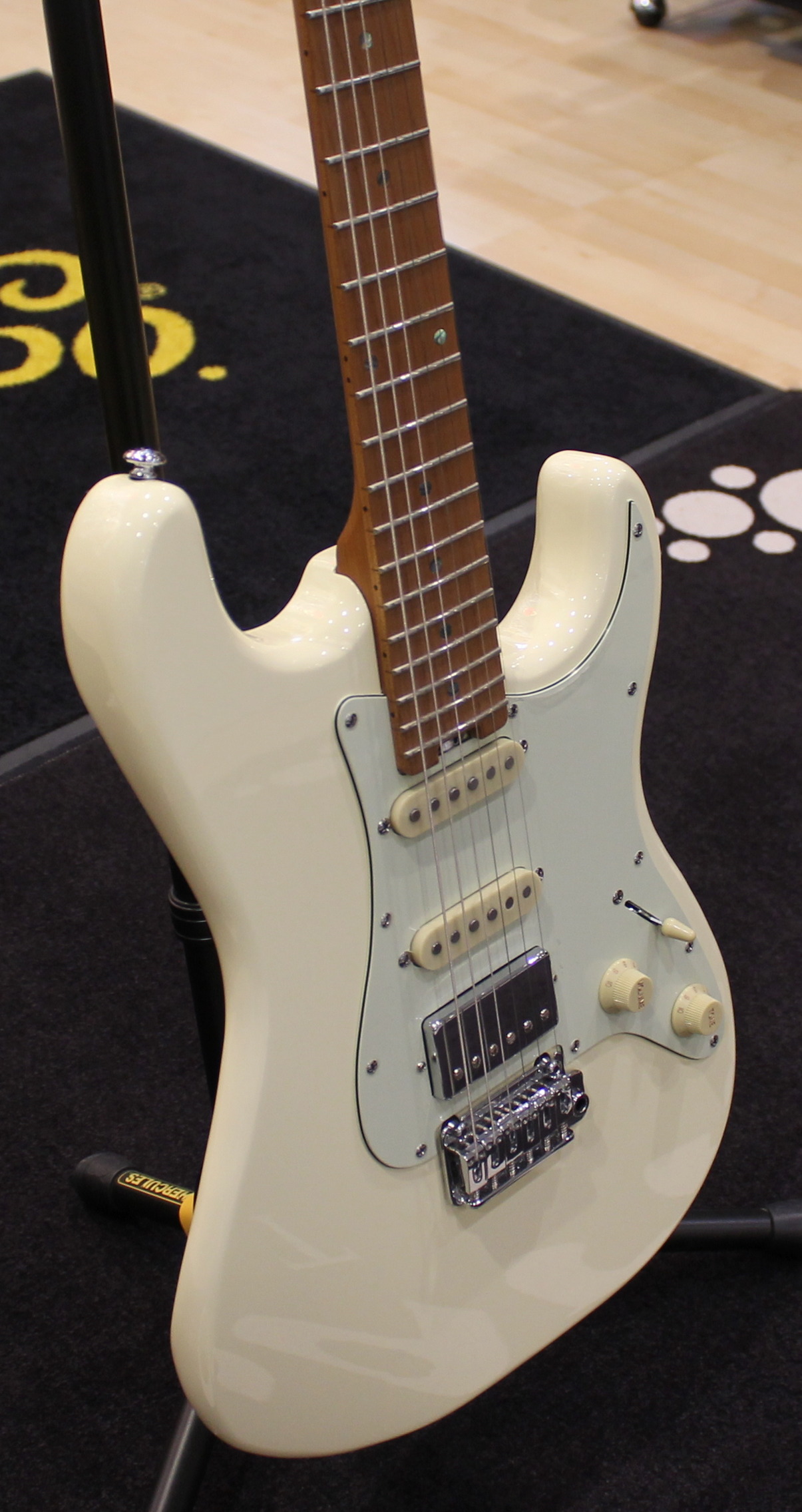 Schecter Traditional Route 66 LTD Yang H/S/S USATO cod. 16022 - immagine 2