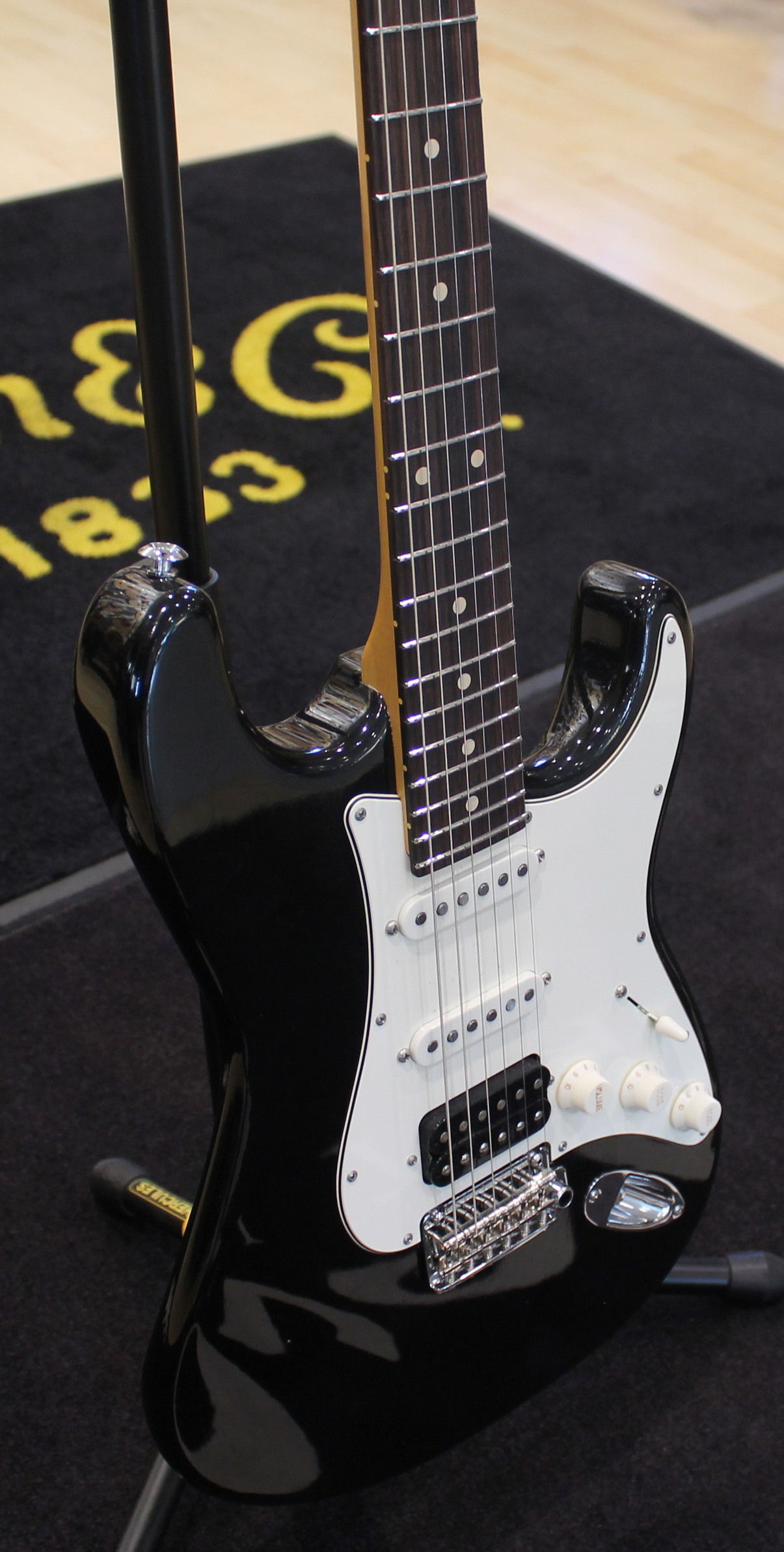 Suhr Classic S Antique RW HSS Black - immagine 2