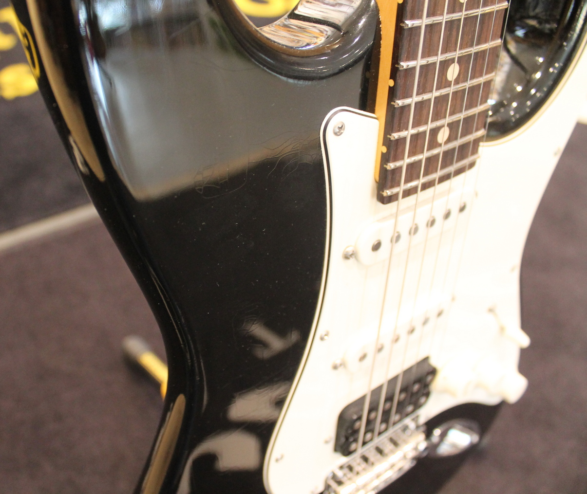 Suhr Classic S Antique RW HSS Black - immagine 4