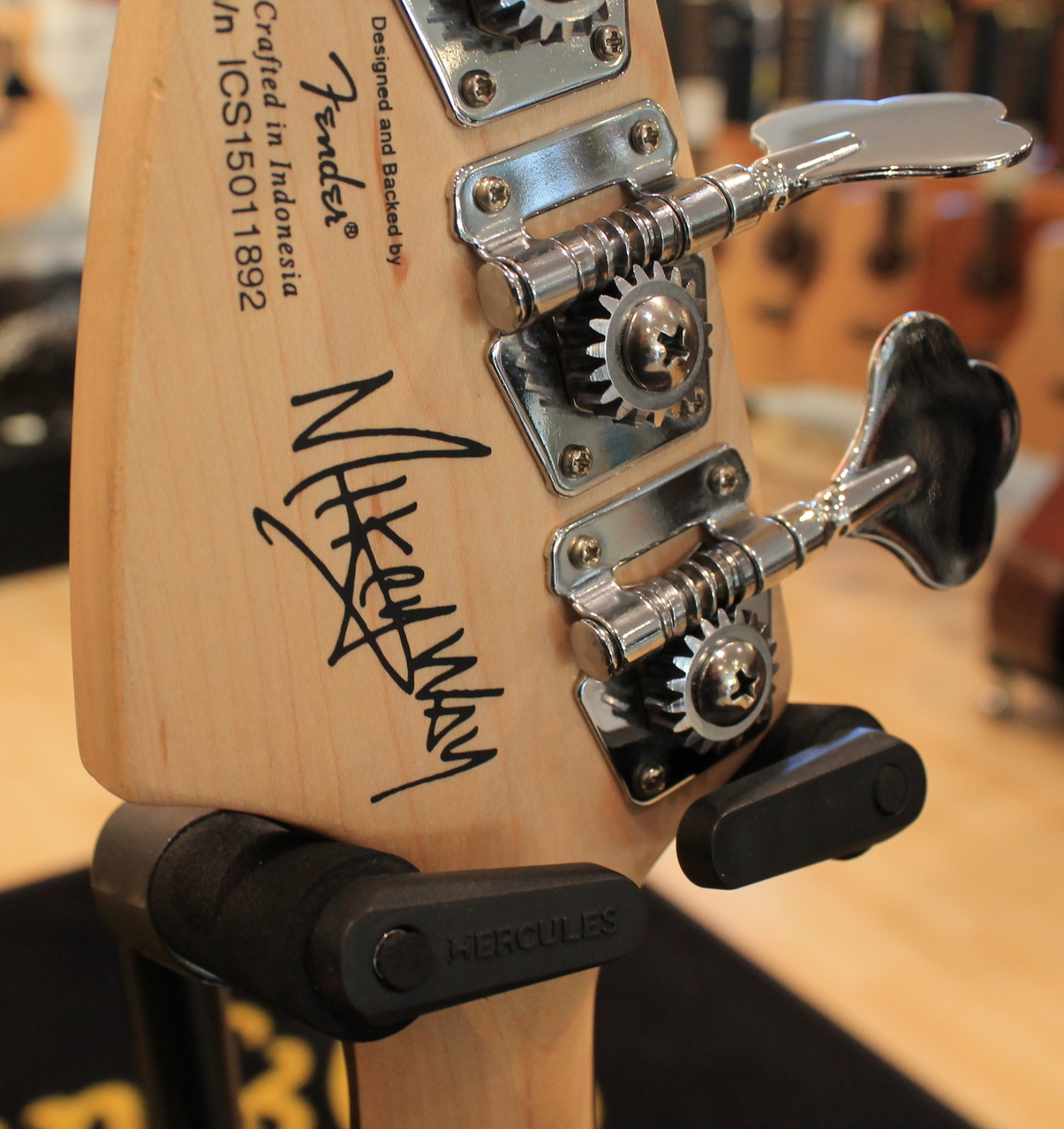 Squier Mustang Bass Mikey Way Signature USATO cod. 34922 - immagine 14