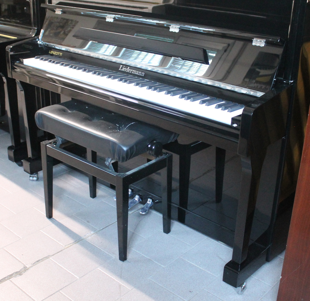 Liedermann L112T Pianoforte Verticale Nero Lucido Silent