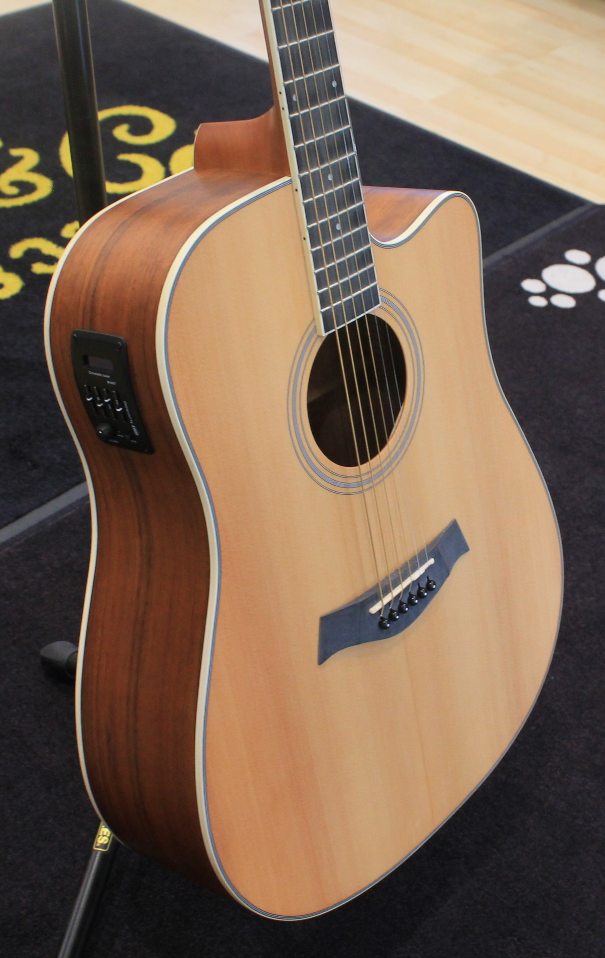 CHITARRA ACUSTICA VERMONT D200CE N Dreadnought AMPLIFICATA - Tuttomusica  Strumenti Musicali - Palermo