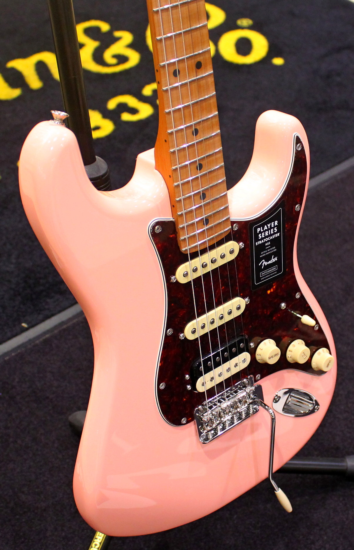 Fender Player Stratocaster HSS Shell Pink USATO cod. 107522 - immagine 2
