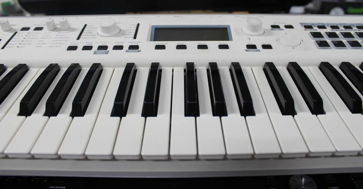 Korg Kross 2-61 Limited Edition White USATO cod. 108422 - immagine 6