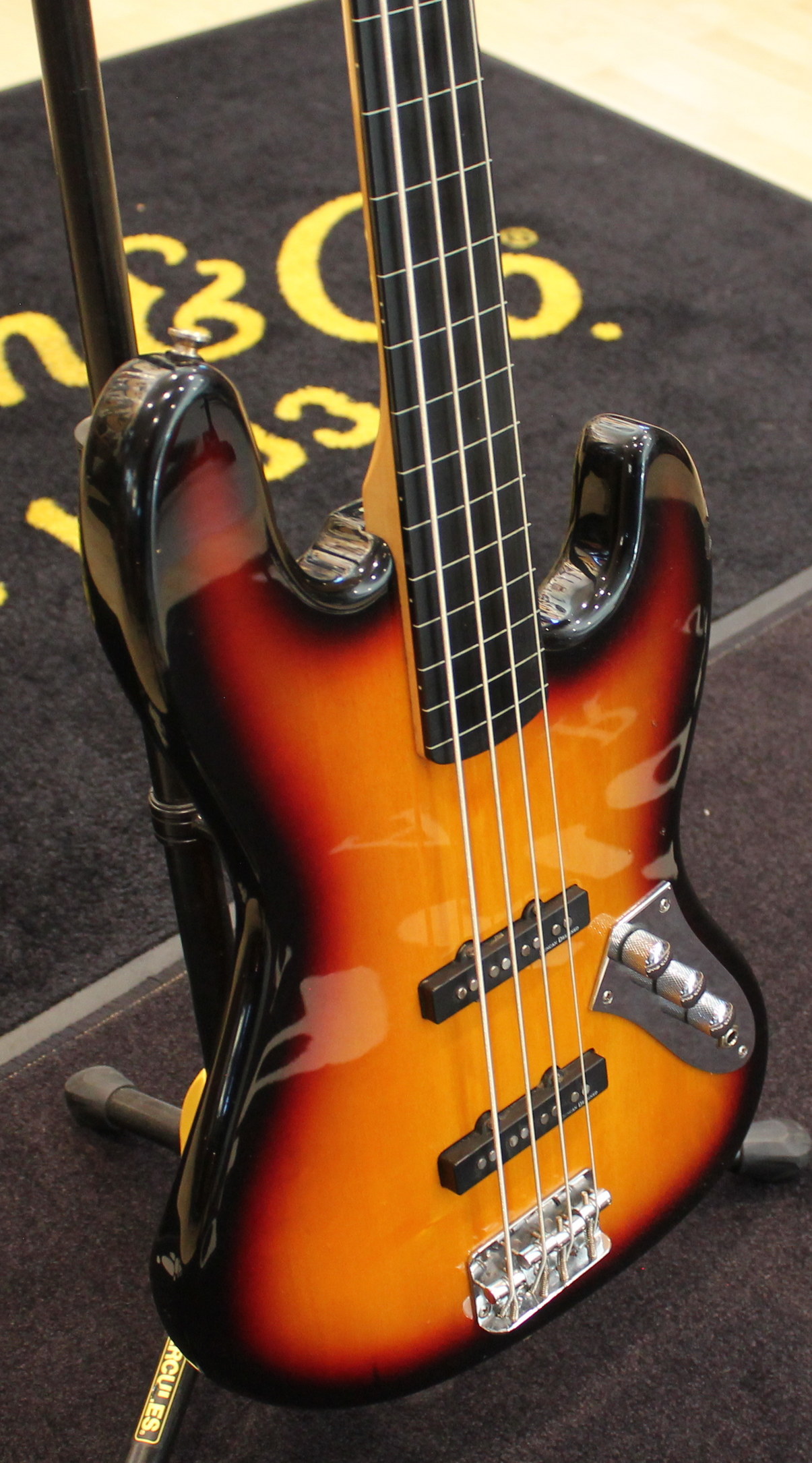 Squier VM Jazz Bass Fretless USATO cod. 3623 - immagine 2