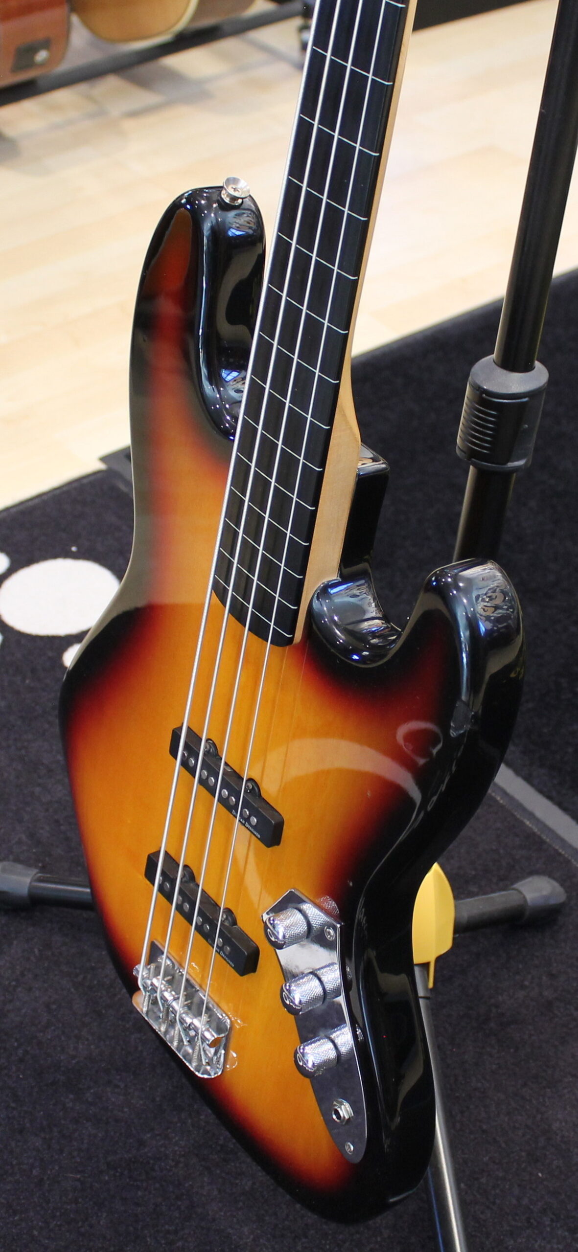 Squier VM Jazz Bass Fretless USATO cod. 3623 - immagine 4