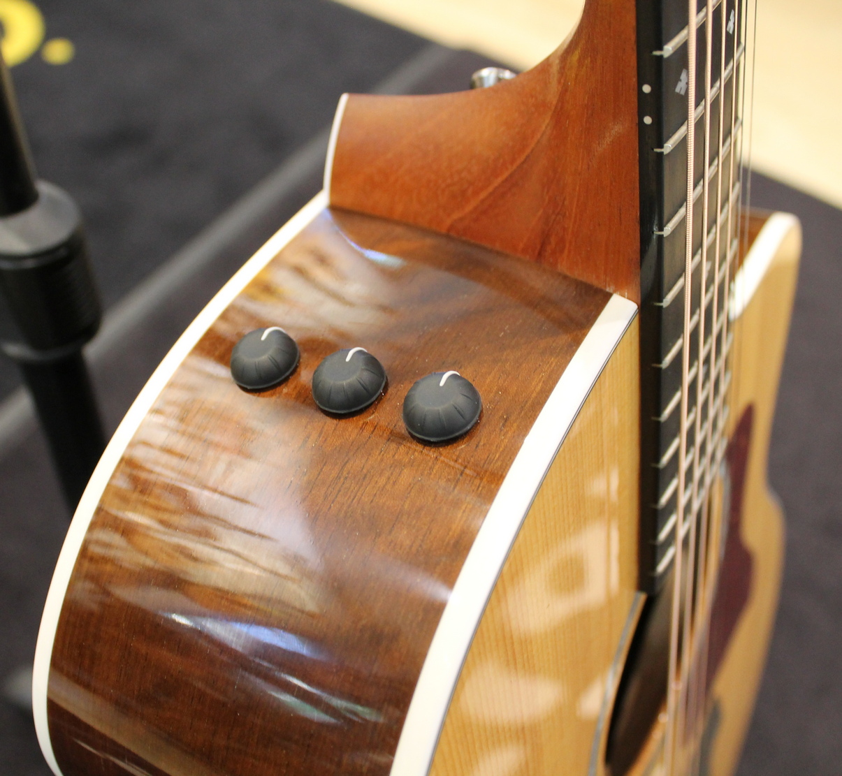 Taylor 214ce DLX USATO cod. 23123 - immagine 3