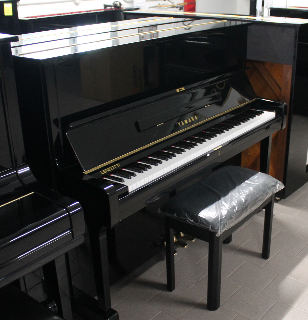 Yamaha U1H Pianoforte Verticale Ricondizionato - immagine 2