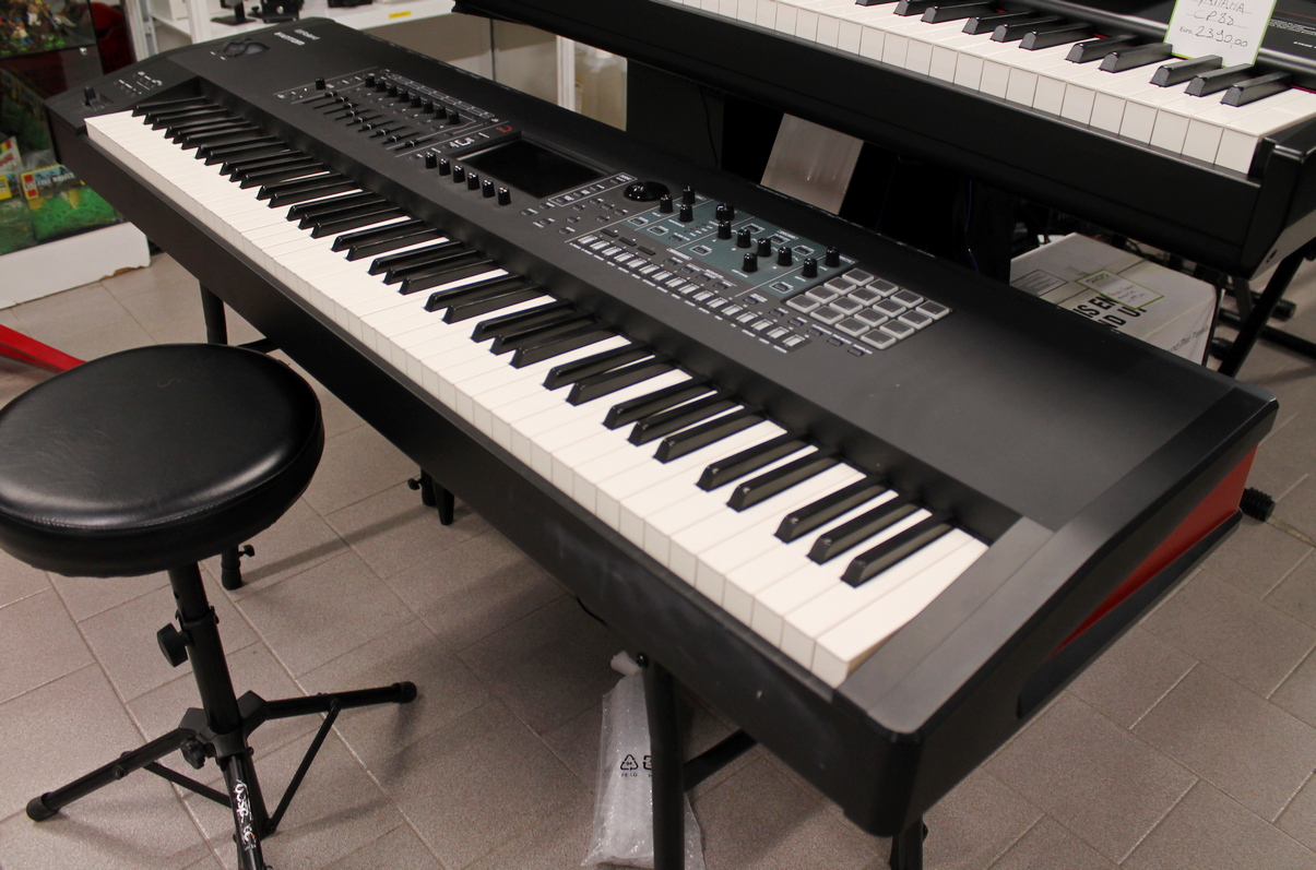 Roland Fantom 8 USATO cod. 56723 - immagine 3