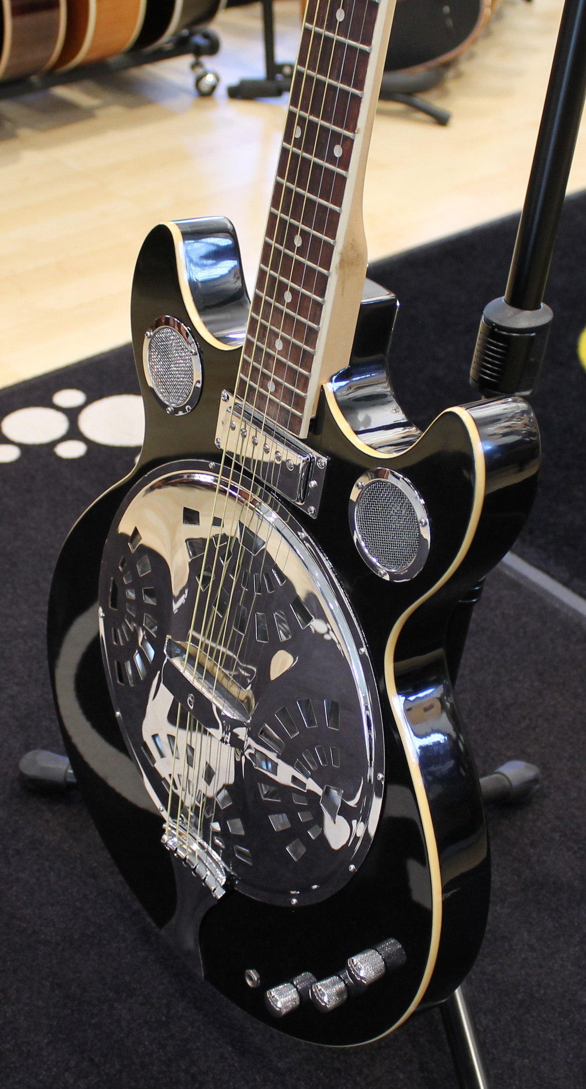 Bryce store resonator guitar