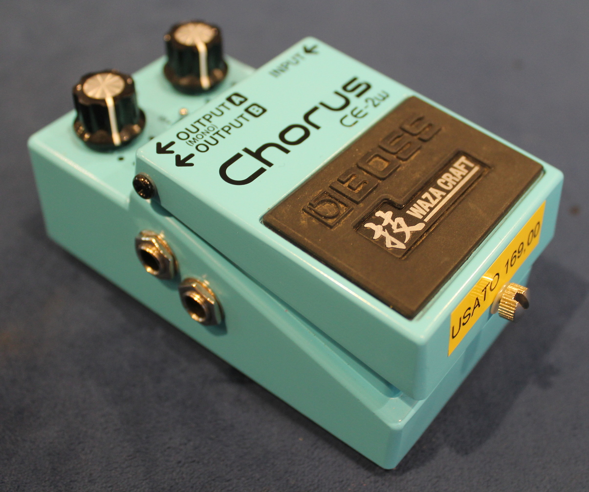 Boss CE-2W USATO cod. 21724 < Lenzotti Strumenti Musicali