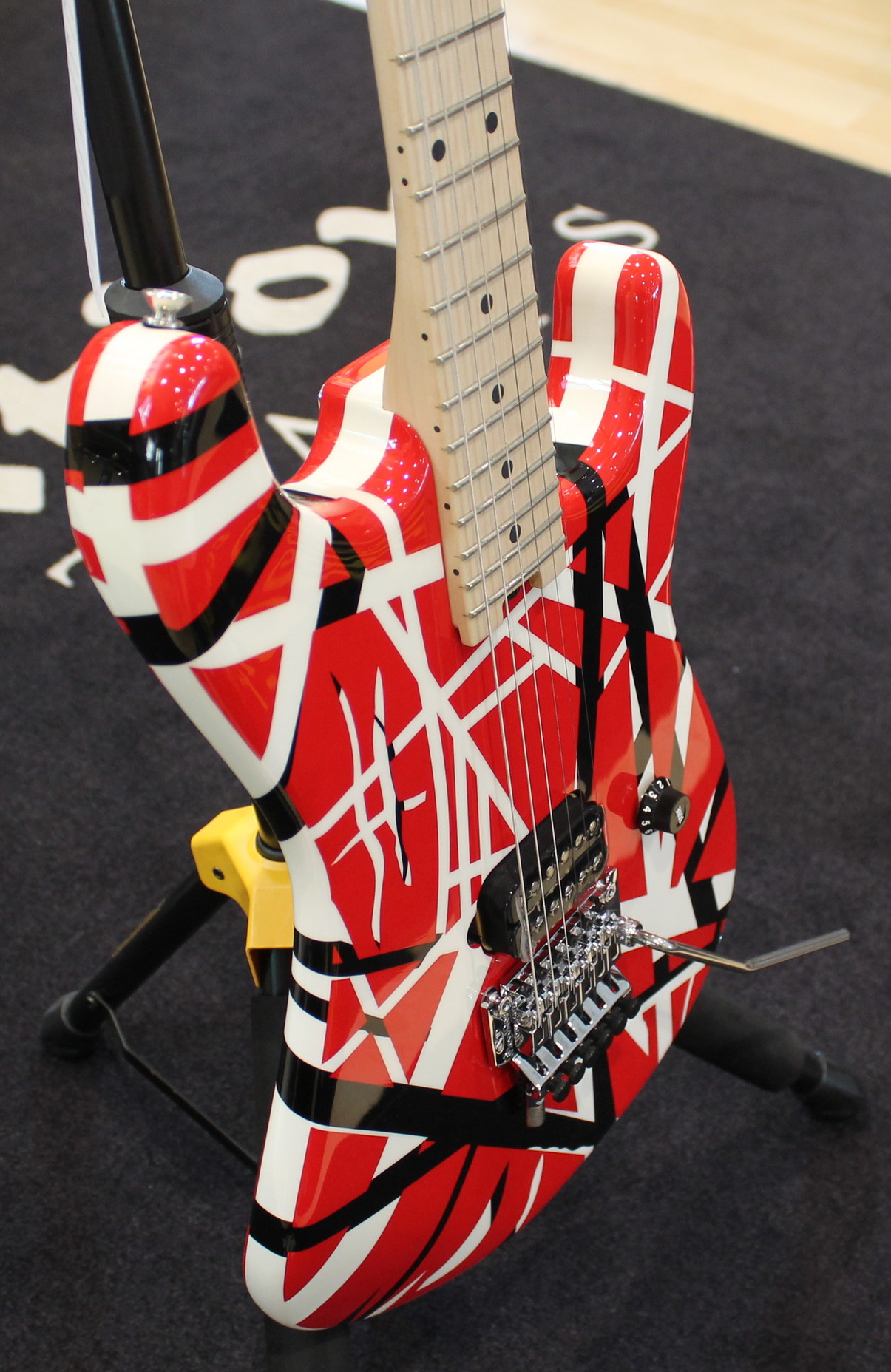 EVH Striped Series Red EX DEMO cod. 66624 - immagine 2