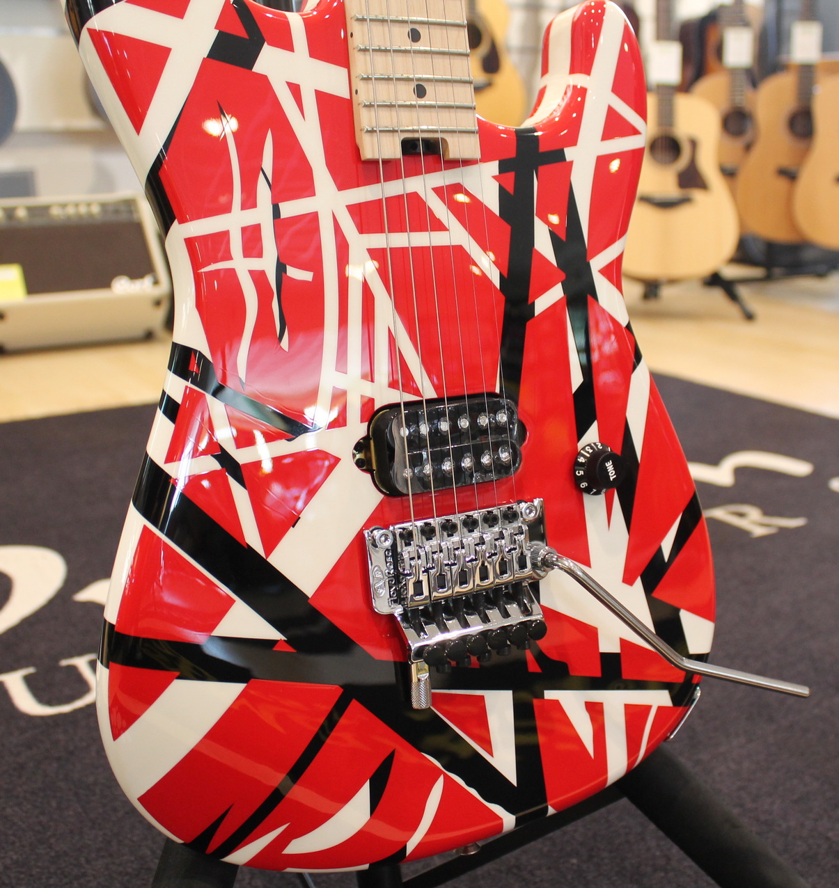 EVH Striped Series Red EX DEMO cod. 66624 - immagine 3