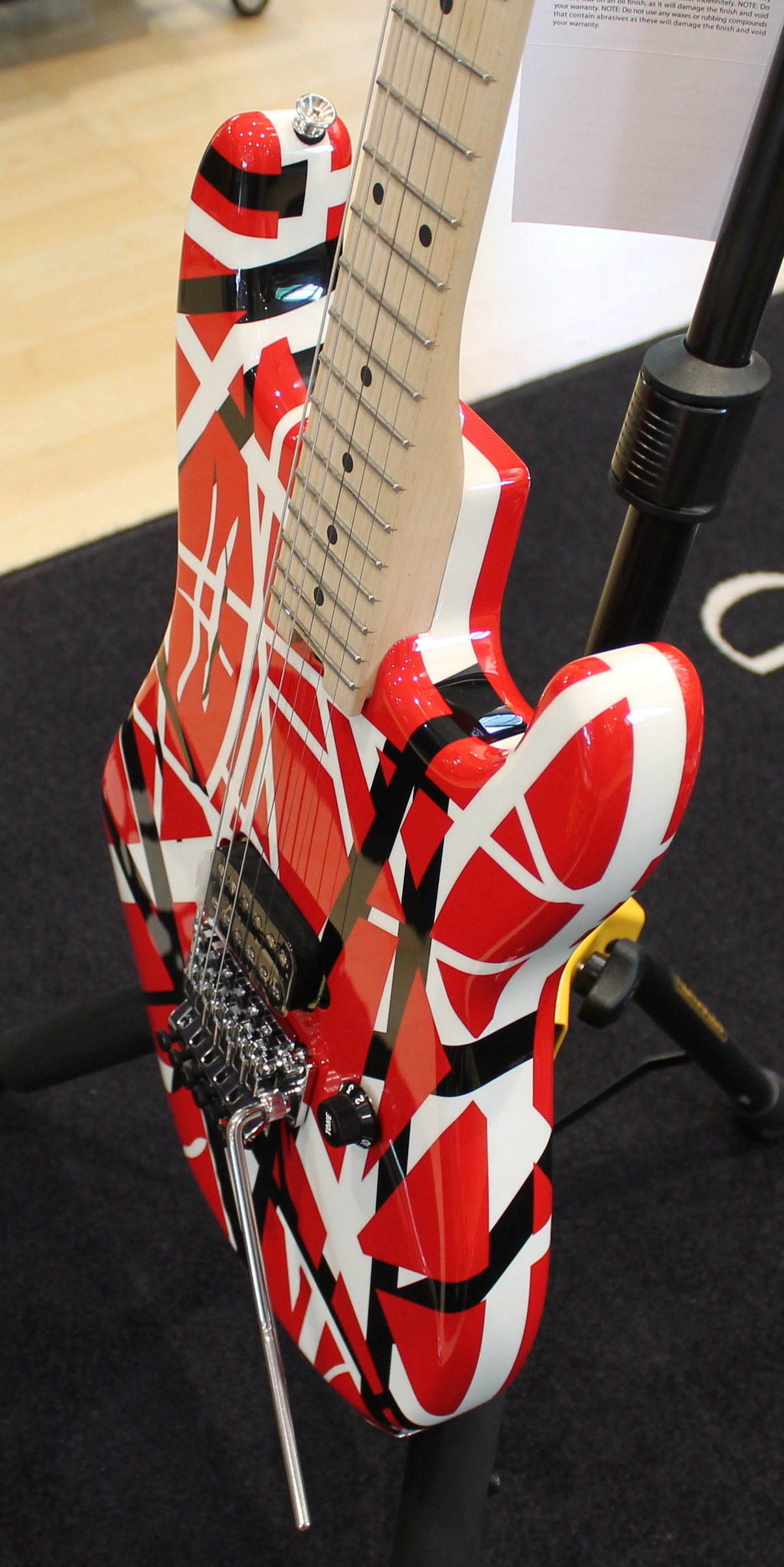 EVH Striped Series Red EX DEMO cod. 66624 - immagine 4