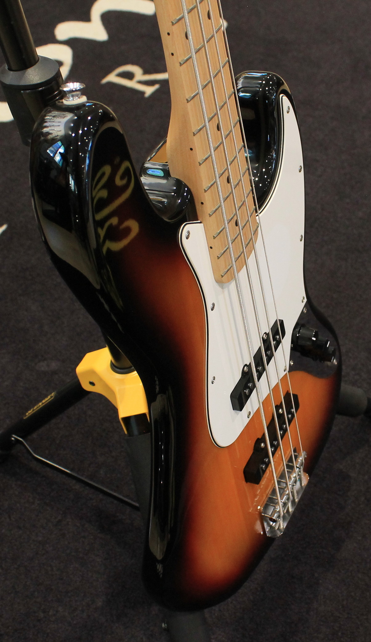 Squier Affinity Jazz Bass USATO cod. 60925 - immagine 2