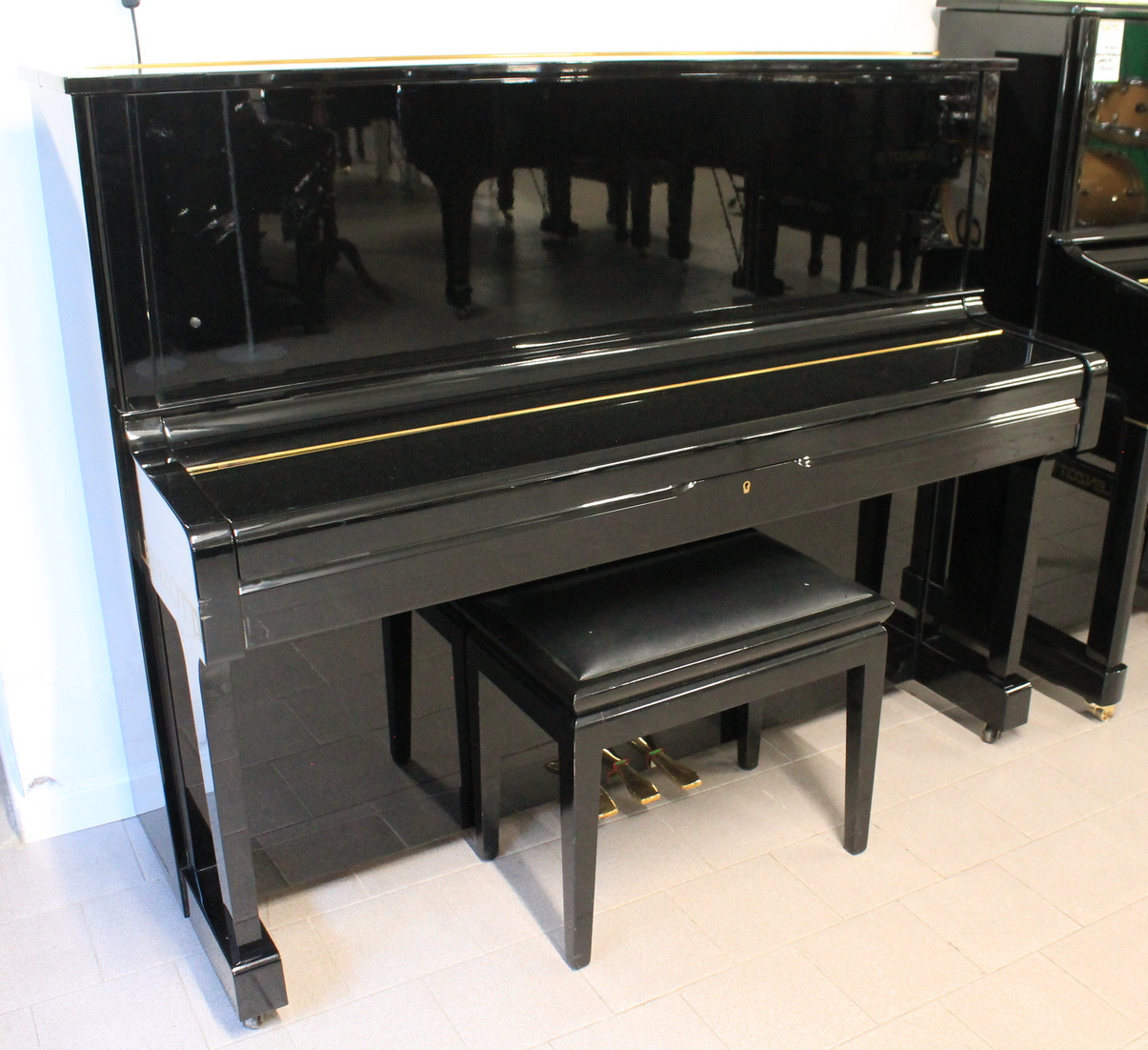 Yamaha U1M Pianoforte Verticale USATO Ricondizionato Nero Lucido