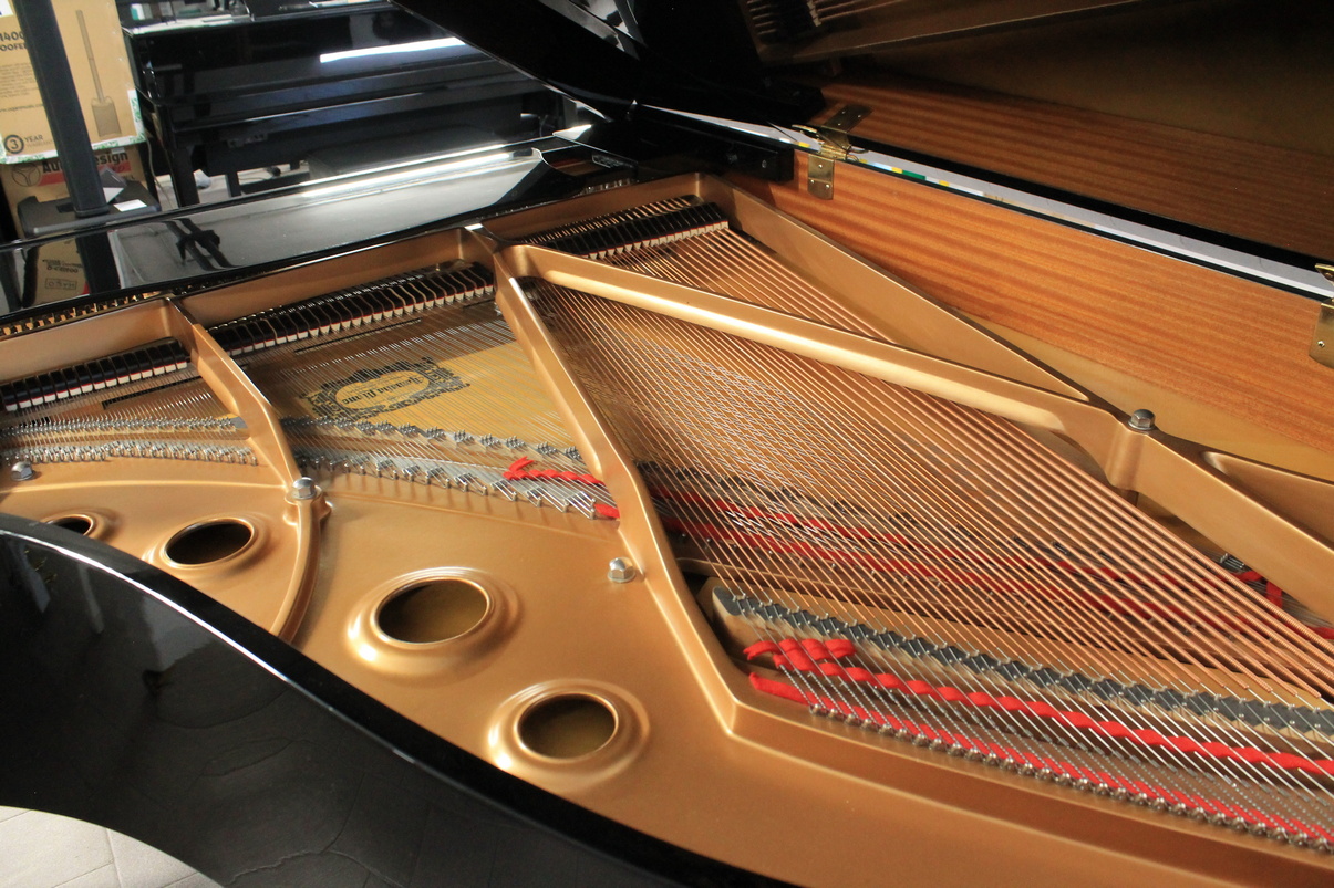 Yamaha U1M Pianoforte Verticale USATO Ricondizionato Nero Lucido - immagine 11