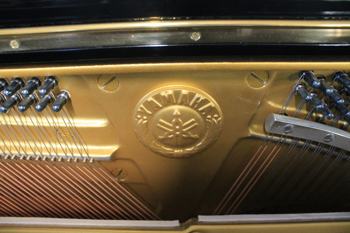 Yamaha U1M Pianoforte Verticale USATO Ricondizionato Nero Lucido - immagine 9
