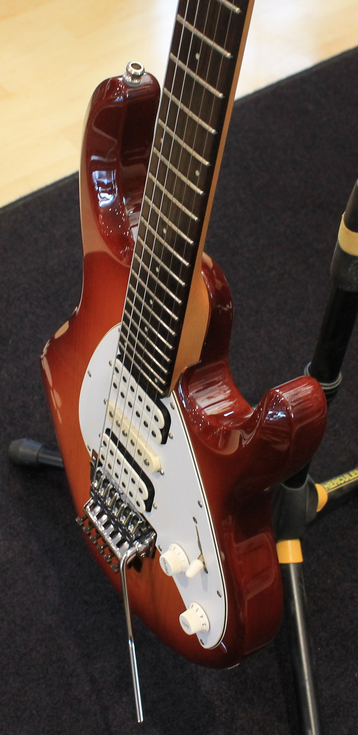 Music Man Silhouette USATO cod. 54726 - immagine 4