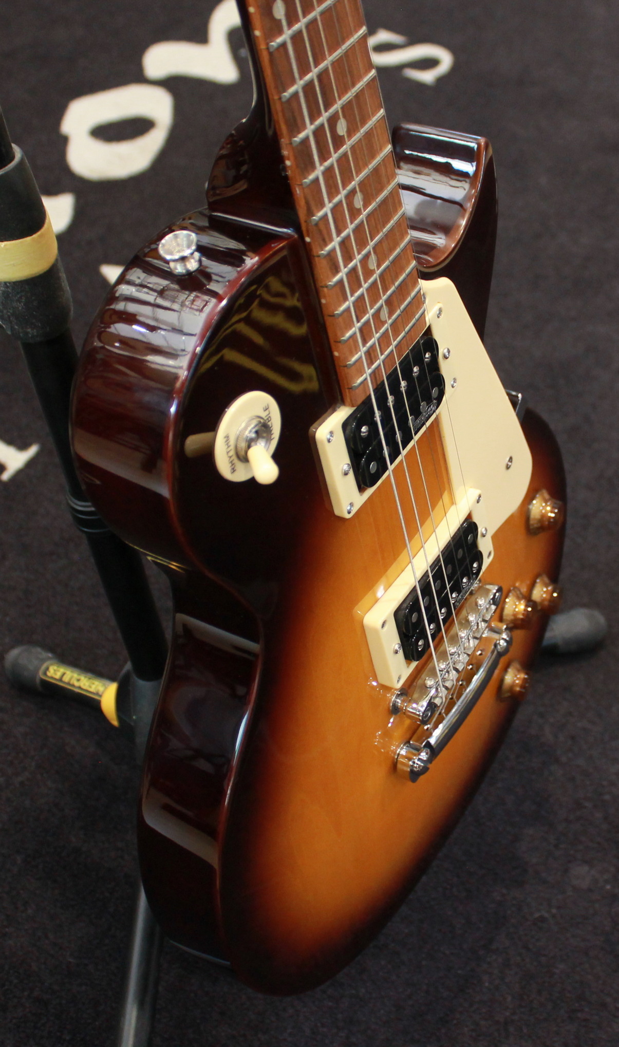 Vintage Electrics V100 Tobacco Sunburst USATO cod. 61926 - immagine 2