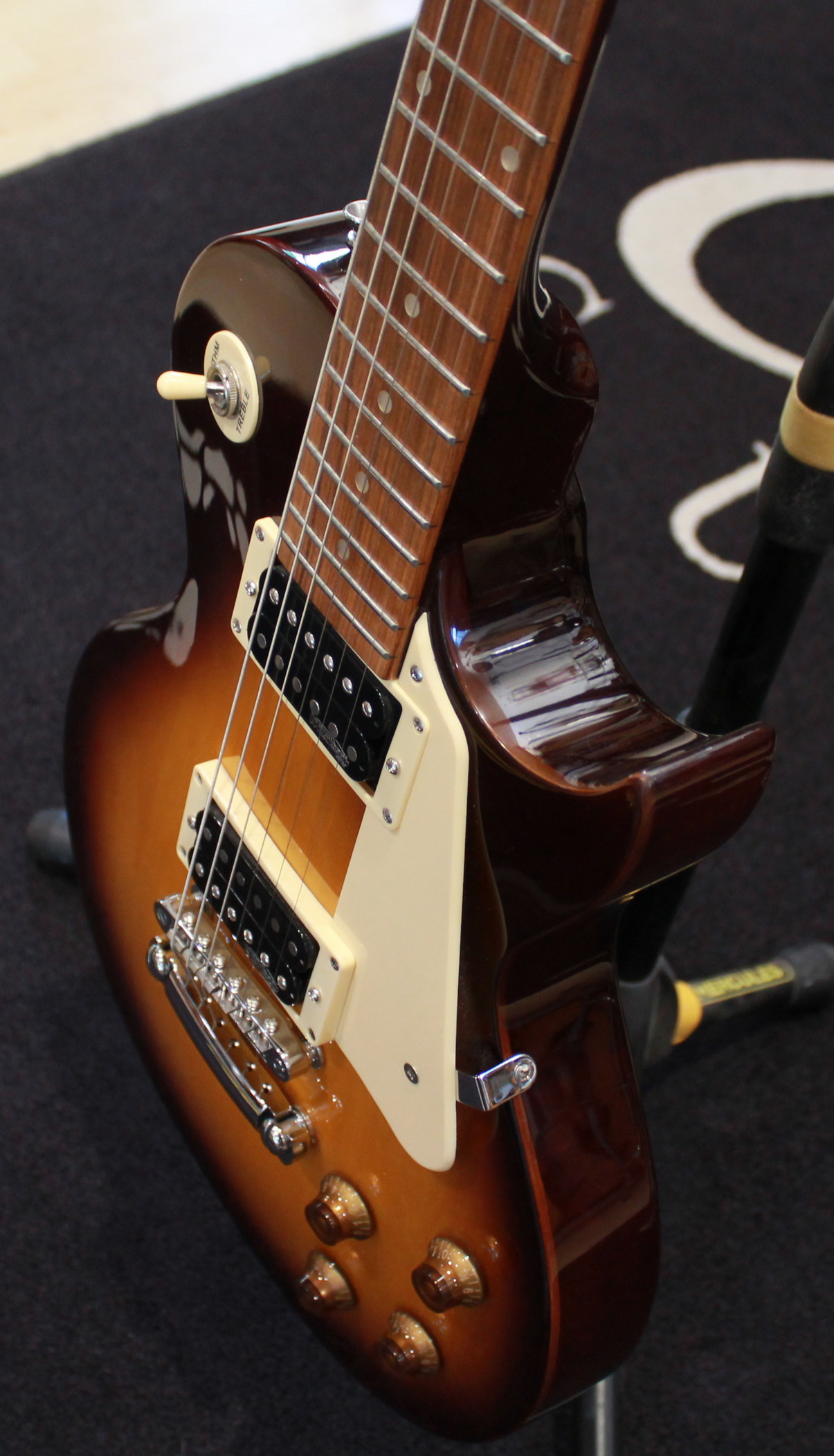 Vintage Electrics V100 Tobacco Sunburst USATO cod. 61926 - immagine 4